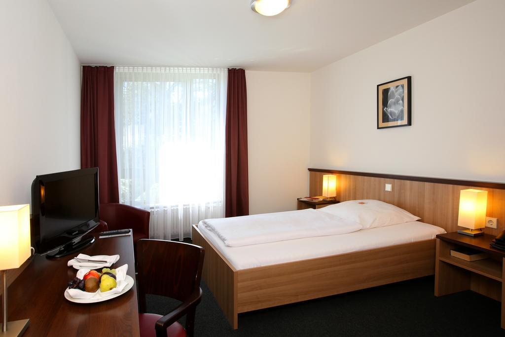 Christkoenigshaus Hotel Stuttgart Bagian luar foto