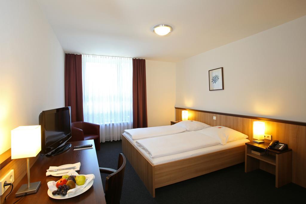 Christkoenigshaus Hotel Stuttgart Bagian luar foto